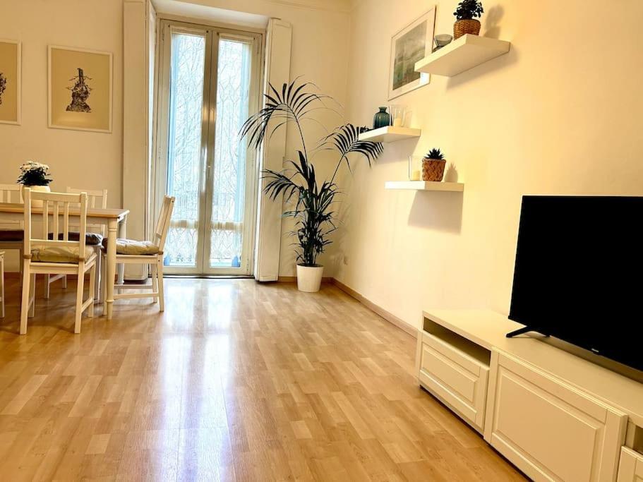 Elegante Appartamento In Centro Milaan Buitenkant foto
